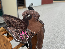 Load image into Gallery viewer, Pink Squashing Betty’s Leather Saddle
