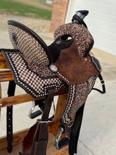 Load image into Gallery viewer, Pearl Snap Pencil Roll Leather Saddle