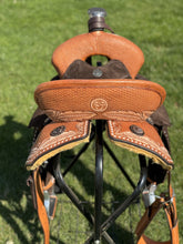 Load image into Gallery viewer, Annie Feather Lightweight Saddle