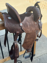 Load image into Gallery viewer, Wenden Aztec Leather Saddle