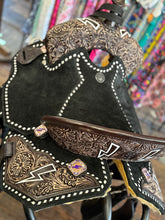 Load image into Gallery viewer, Black Thunderstruck Spinal Relief Saddle