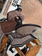 Load image into Gallery viewer, Pearl Snap Pencil Roll Leather Saddle