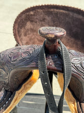 Load image into Gallery viewer, USED Dark Ava Lightweight Saddle