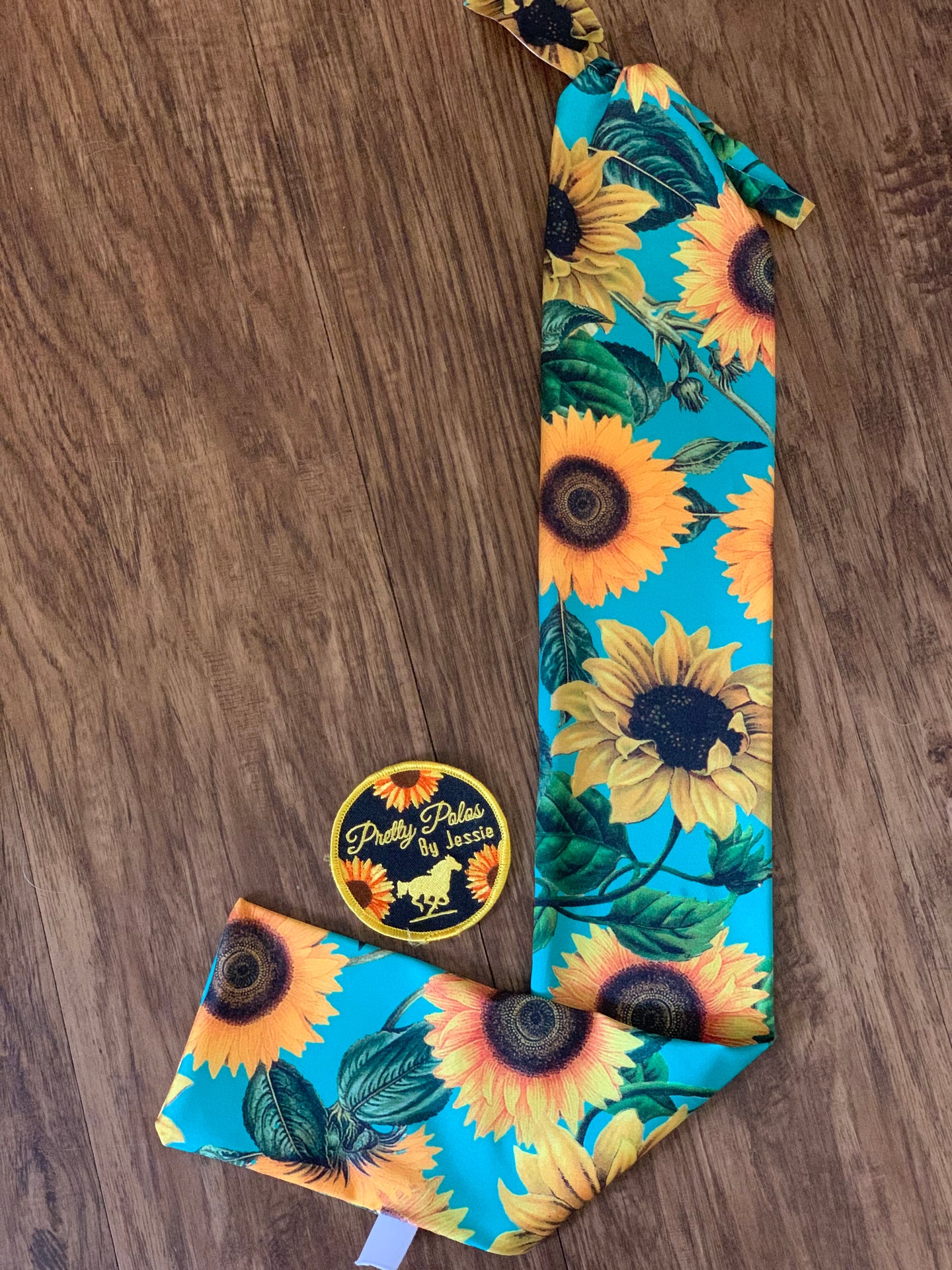 Turquoise sunflower tailbag